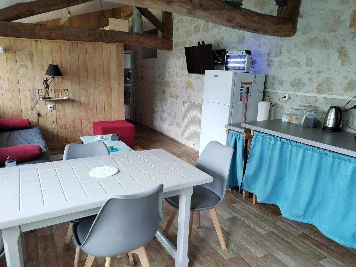 Chambre 2 A 4 Pers Gite Du Gardoir Boresse-et-Martron Bagian luar foto